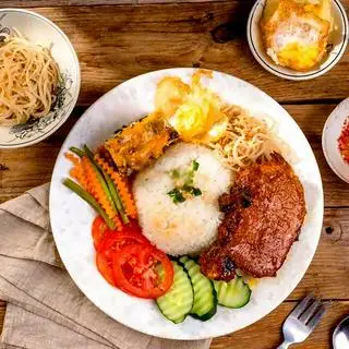 Hình ảnh Cơm Sườn Trứng