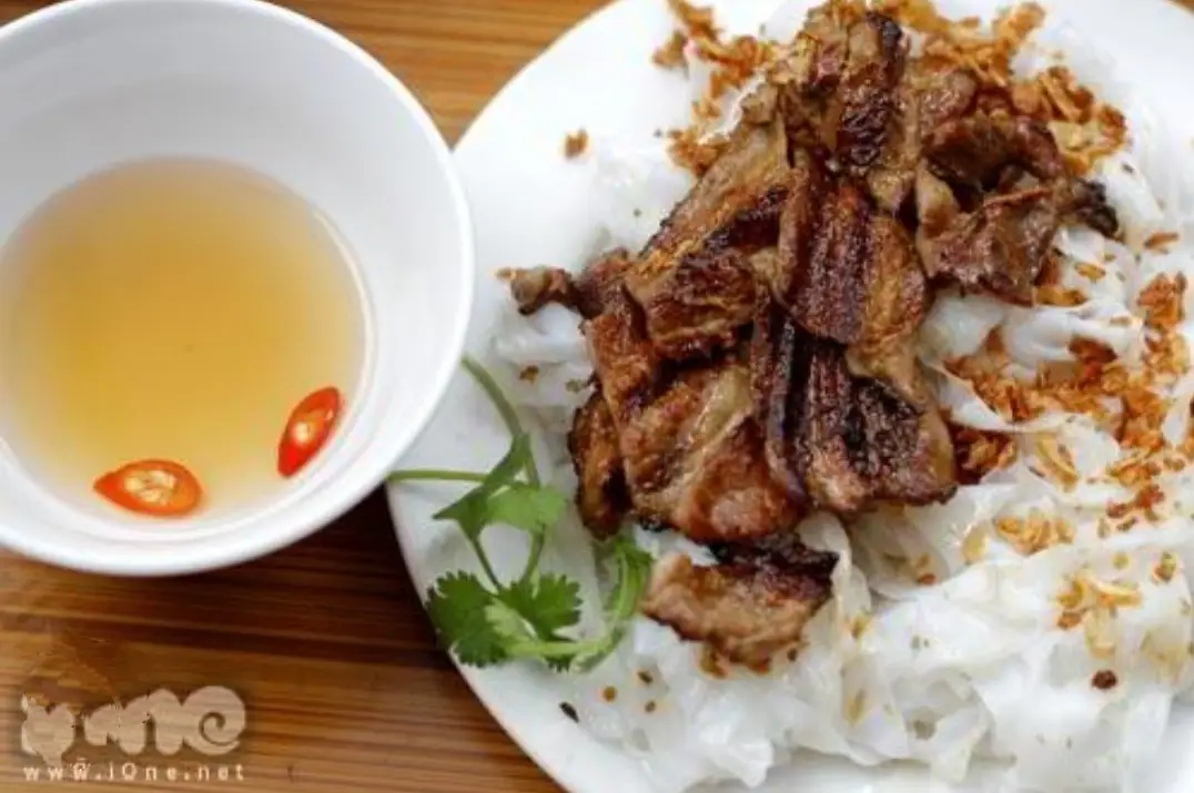 Hình ảnh Bánh cuốn + thịt nướng