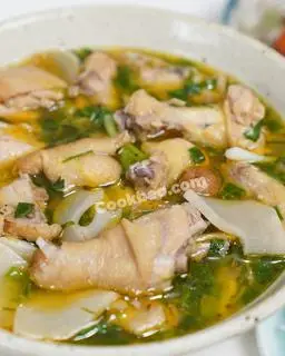 Hình ảnh cơm canh gà nấu lá giang