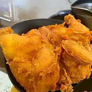 Hình ảnh Gà Rán Nguyên Con Tặng Pesi Khổng Lồ