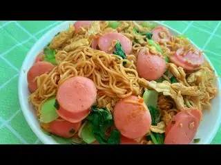 Hình ảnh Mì xào xúc xích