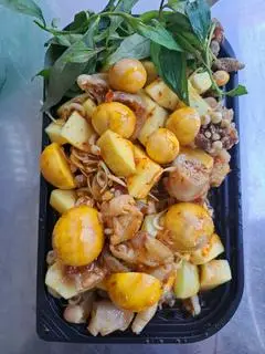 Hình ảnh chân gà sốt Thái trứng non nhà Tú Trinh 