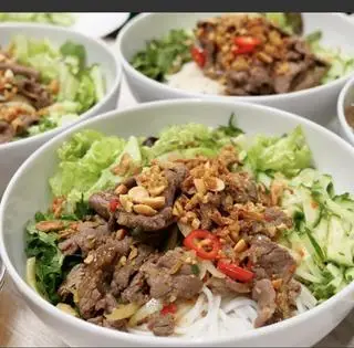 Hình ảnh Bún trộn bò xào 