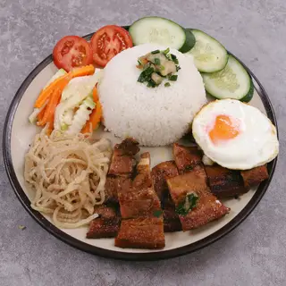 Hình ảnh Cơm tấm ba chỉ bì ốp la
