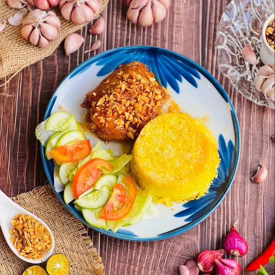 Hình ảnh Cơm Gà Sốt Mắm Tỏi Nhỏ Mini