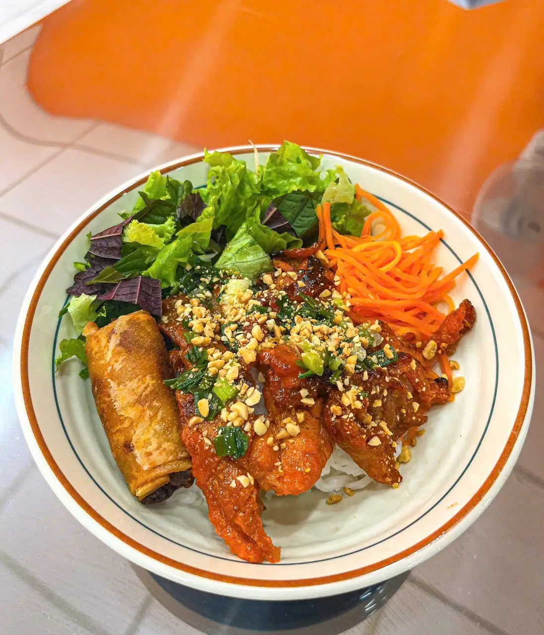 Hình ảnh Bún thịt nướng chả giò