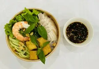 Hình ảnh Bún nước tương (chả giò tôm, thịt)