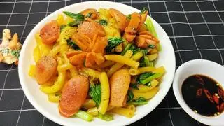 Hình ảnh Nui Xào Xúc Xích Cá  Viên