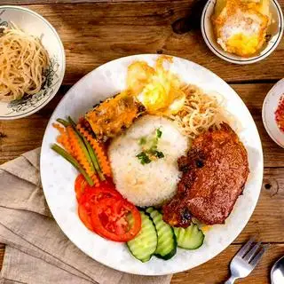 Hình ảnh Cơm Sườn Bì Chả Trứng