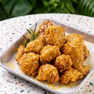 Hình ảnh Gà rán giòn xốt mật ong tỏi 