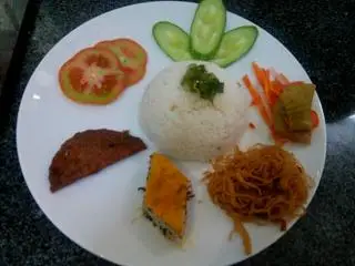 Hình ảnh Cơm tấm sườn bì chả