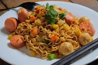 Hình ảnh Mì trộn đặc biệt