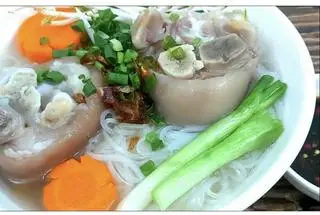 Hình ảnh hủ tiếu giò heo bò viên 