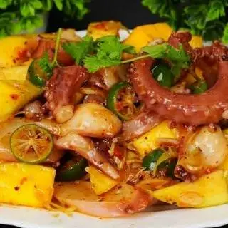 Hình ảnh Tai Heo Mix Râu Bạch Tuộc Sốt Thái
