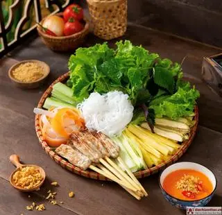 Hình ảnh nem lụi huế kèm đồ cuốn