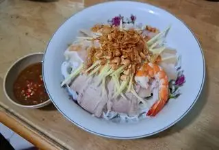 Hình ảnh 1 bún mắm nêm thập cẩm - 2 cuốn tai heo