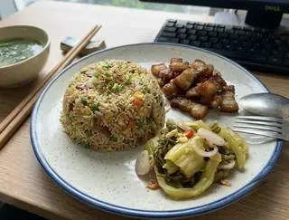Hình ảnh Cơm rang thịt ba chỉ rang cháy cạnh