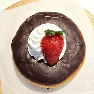 Hình ảnh Donut Socola Dâu Tây