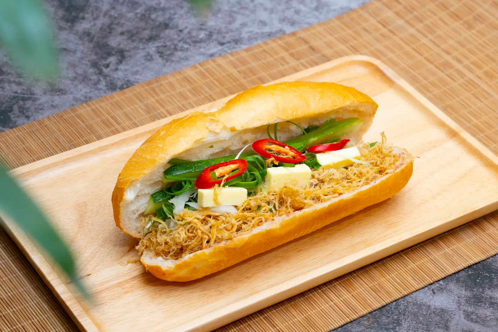 Hình ảnh Bánh mì gà - chicken
