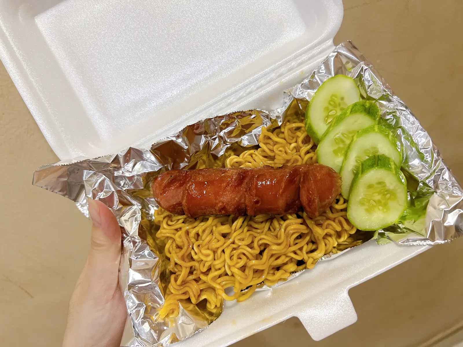 Hình ảnh Mì trộn xúc xích