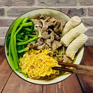 Hình ảnh Mì tim cật mực xoắn