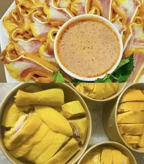 Hình ảnh Gà Ủ Muối Nguyên Con + Tai Heo Ủ Muối