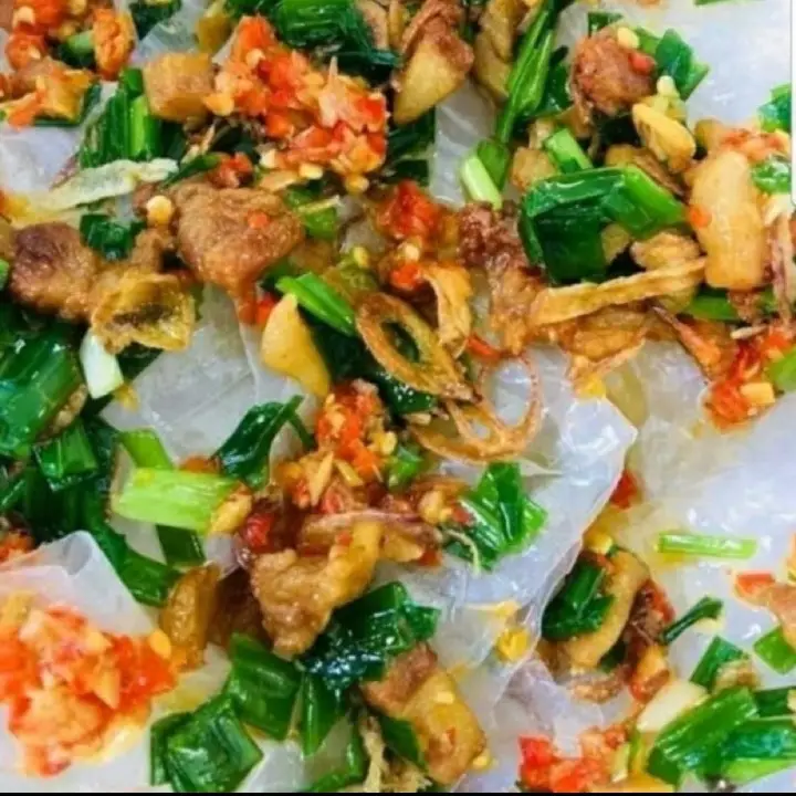 Hình ảnh Bánh tráng trộn  mỡ hành tóp mỡ 