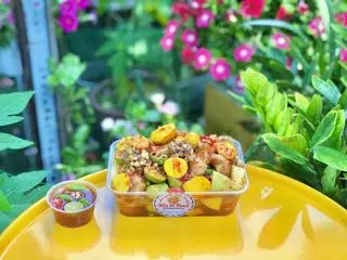 Hình ảnh Chân gà rút xương /trứng non