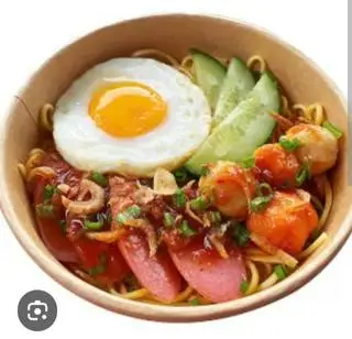Hình ảnh Mì trộn thập cẩm,bò viên chiên, trứng