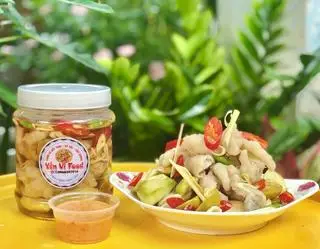 Hình ảnh Chân gà Rút Xương Ngâm Sả Tắc ( 700Gr tổng thể)
