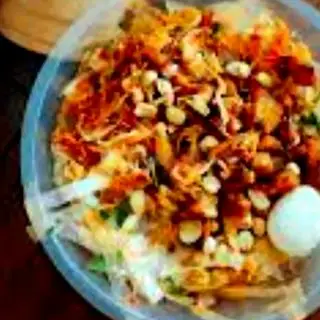 Hình ảnh Bánh tráng trộn mỡ hành tóp mỡ