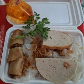 Hình ảnh Bánh cuốn nóng nhân thịt - chả giò chiên, chả chiên, chả lụa .