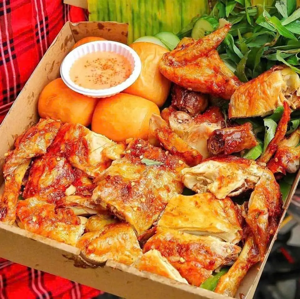 Hình ảnh COMBO Gà Quay Nướng Da Giòn - 1 Con + 1 Ống Cơm lam + 4 Cái Bánh Bao