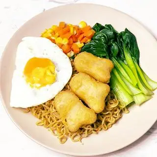 Hình ảnh Mì trộn gà nugget ốp la