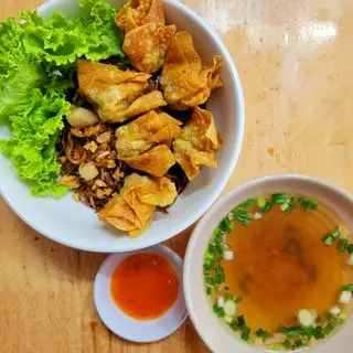 Hình ảnh Hủ Tiếu Khô Hoành Thánh Chiên - size Lớn