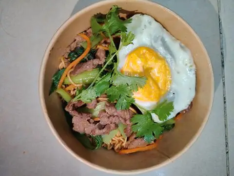 Hình ảnh Mì gói xào bò trứng
