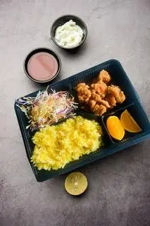 Hình ảnh Cơm Gà Viên Sốt Mù Tạt Mật Ong