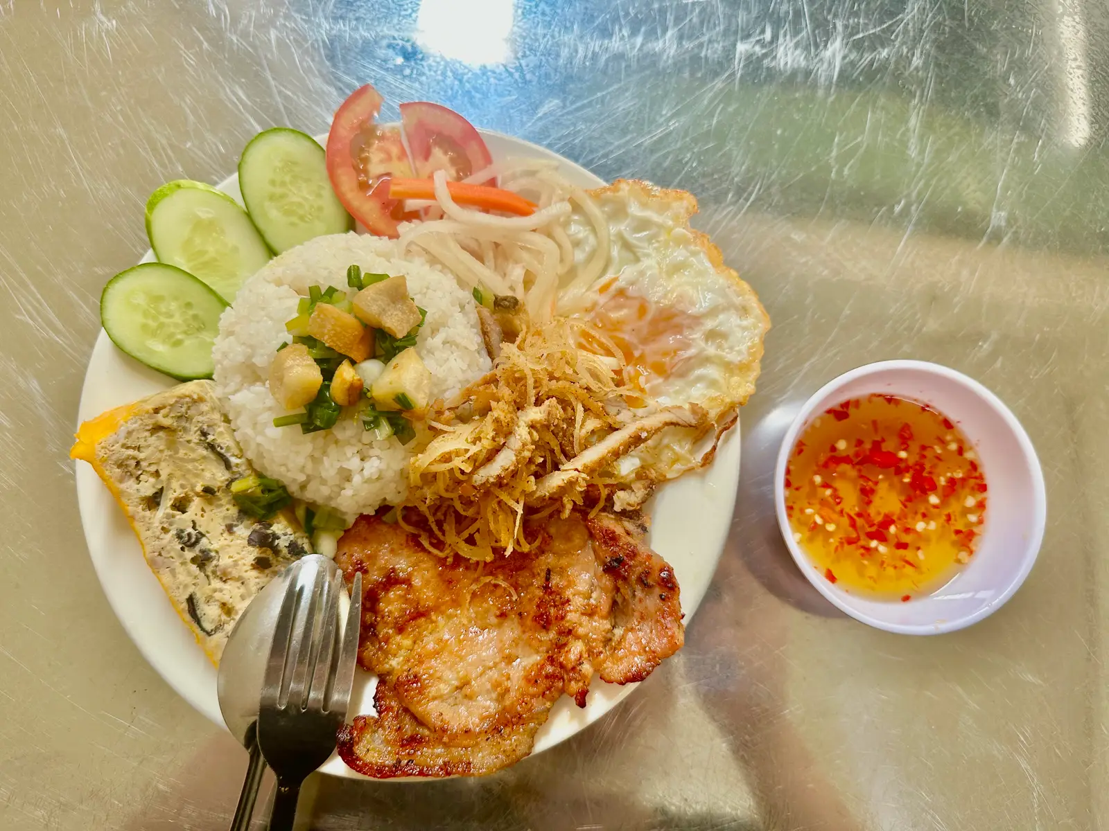 Hình ảnh Cơm bì- chả- ốp la