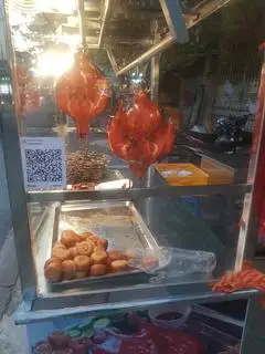 Hình ảnh Vịt quay da giòn cả con