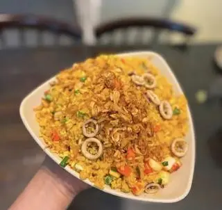 Hình ảnh Cơm rang hải sản + trứng ốp