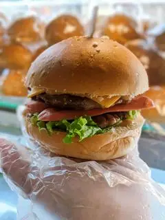 Hình ảnh Burger bò xúc xích
