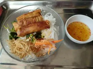 Hình ảnh Bánh Hỏi Chả Giò