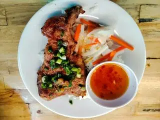 Hình ảnh Cơm Tấm Sườn Nướng