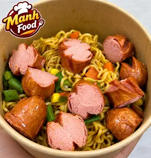 Hình ảnh Mì trộn xúc xích 