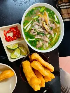 Hình ảnh Phở gà đùi