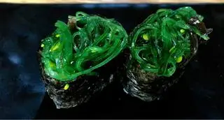 Hình ảnh Rong biển trộn mè gunkan