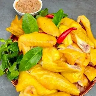 Hình ảnh Gà ta ủ muối nguyên con ăn nóng - kèm rau dưa - nước chấm thần thánh
