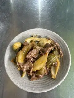 Hình ảnh Cơm bò xào cải chua