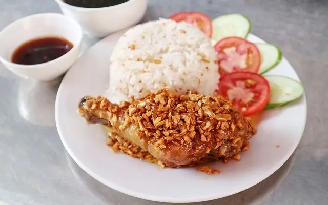 Hình ảnh Cơm gà sốt mắm tỏi