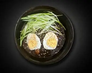 Hình ảnh Mì tương đen udon thịt heo